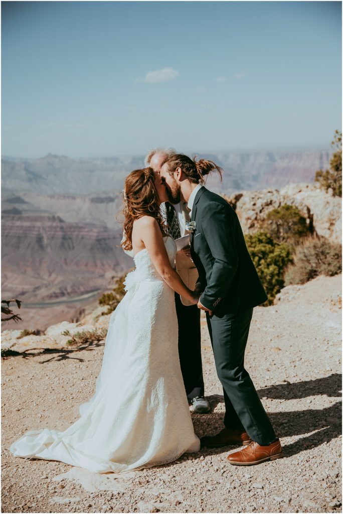 couple kissing at grand canyon 