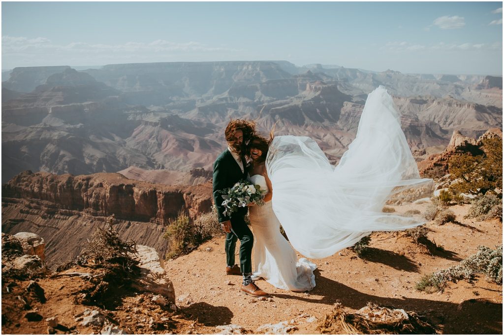bride and groom at the grand canyon