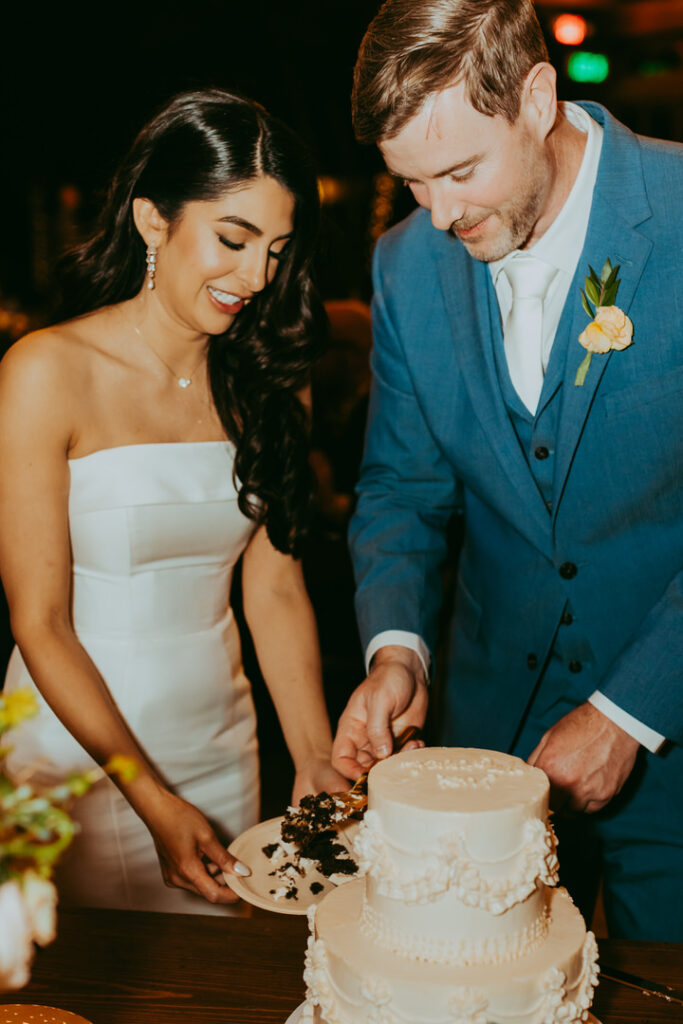 bride and groom cutting the wedding cake